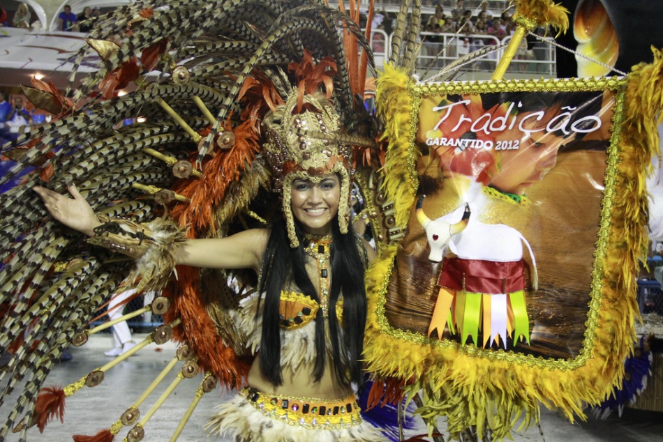Rio-de-Janeiro-Carnival-2012-Parades-in-Sambadrome-Big-Picture-14